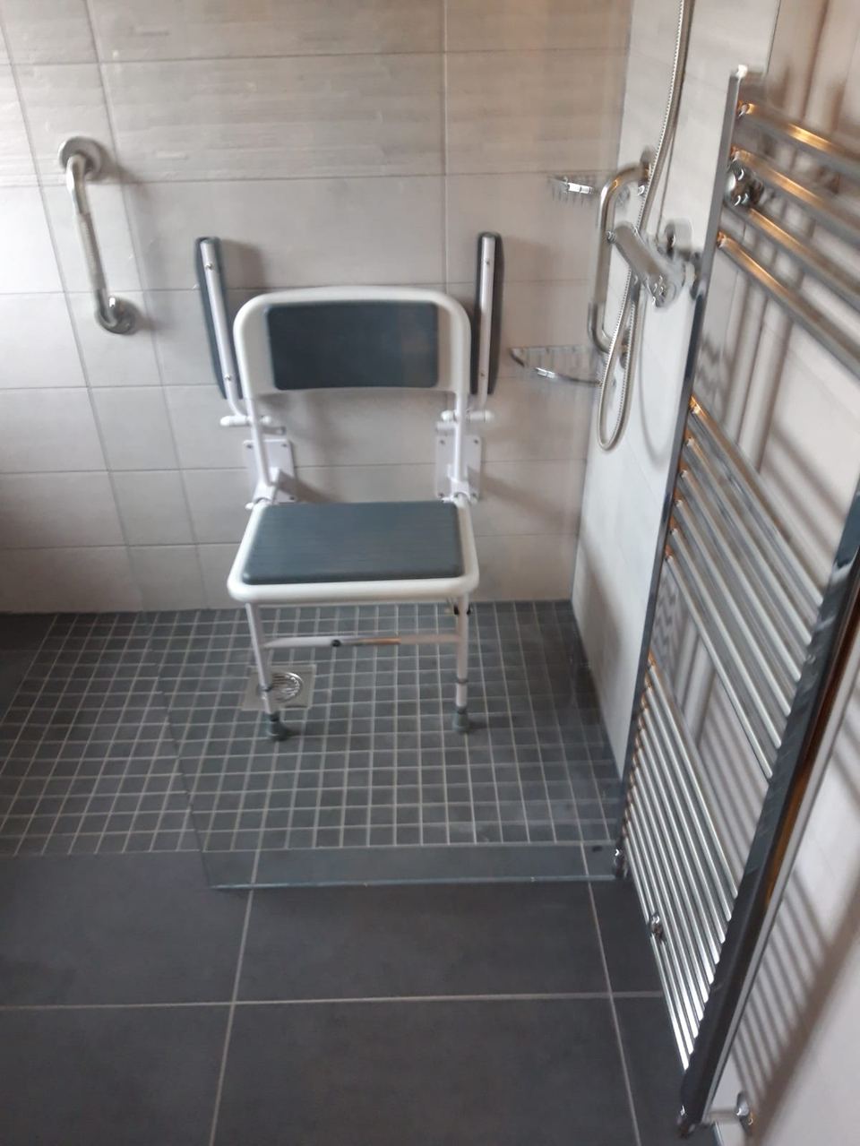 showing the level wetroom tiling