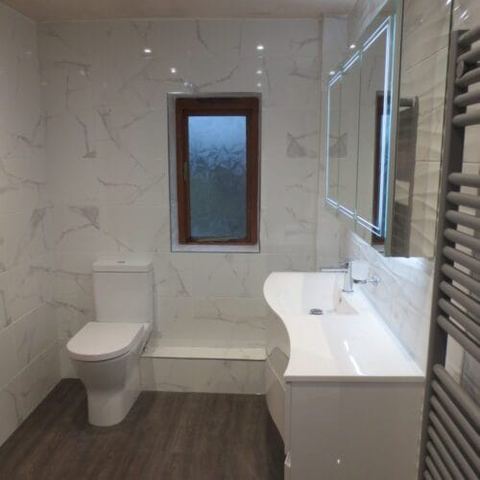 Bringing a tired bathroom back up to date — finished