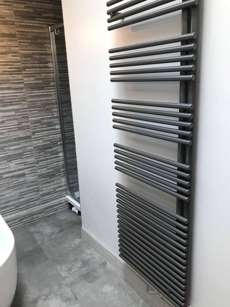 A contemporary bathroom with a feature décor wall — finished