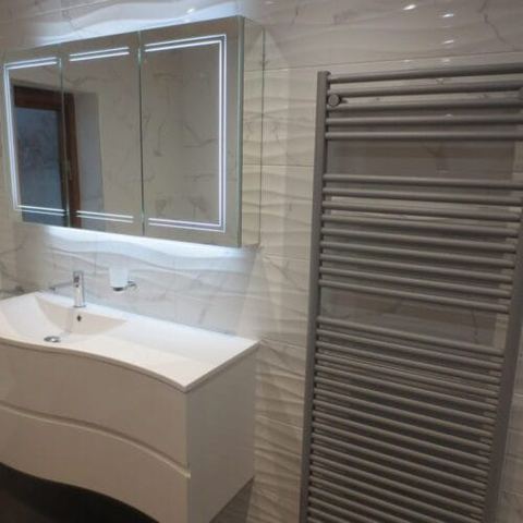 Bringing a tired bathroom back up to date — finished