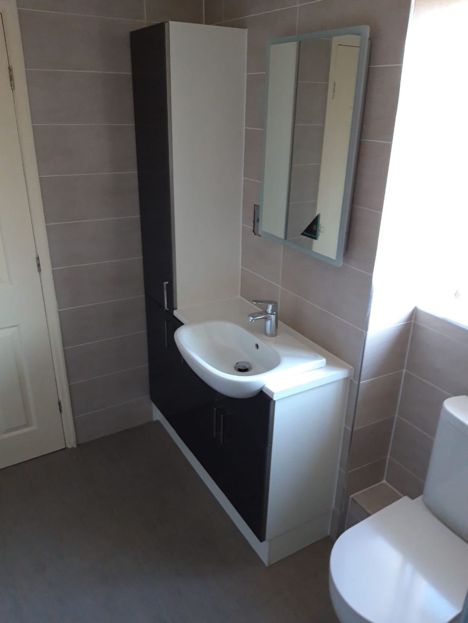 illuminated mirror & fitted furniture