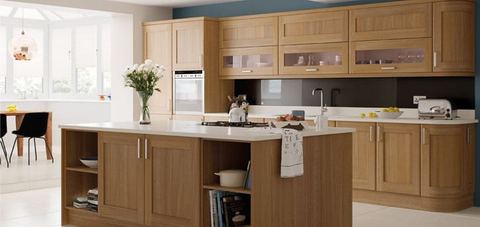 Advantages of open shelf units in country kitchens