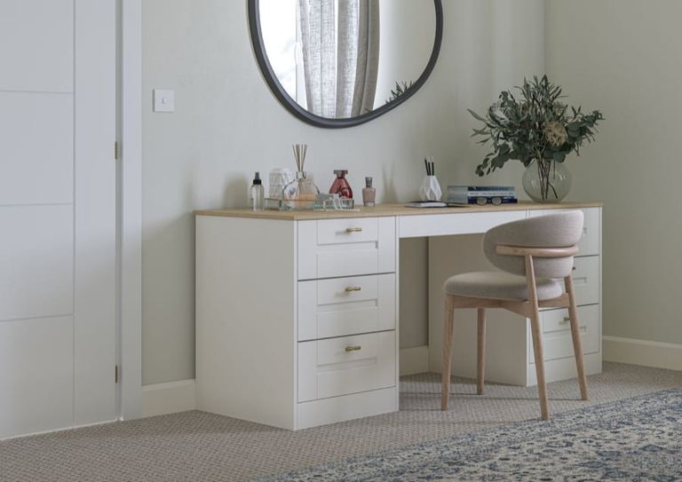 Belsay Smooth bedroom, further view
