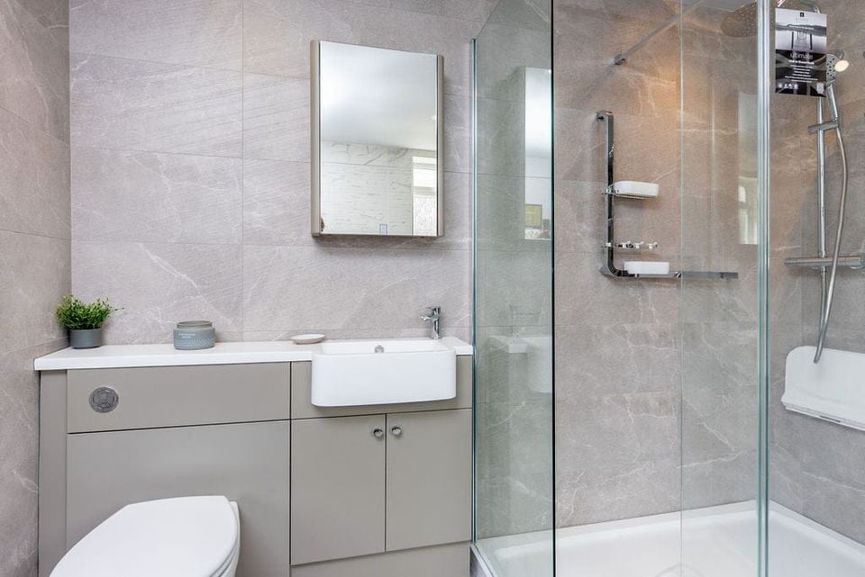 Creating a contemporary bathroom
