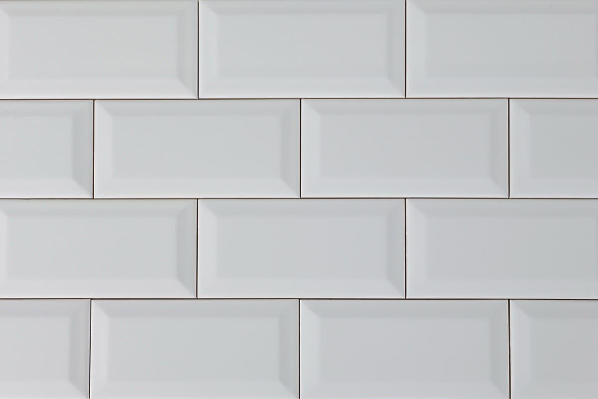 Metro White Bevelled tile, 20 x 10 cm, white