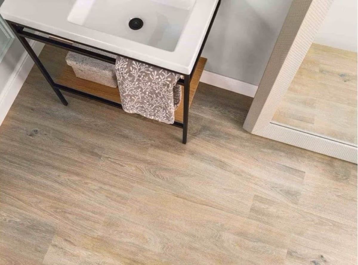 Porcelanosa Smart Tanzania Natural porcelain tiles fitted in a room, wood-effect, matt