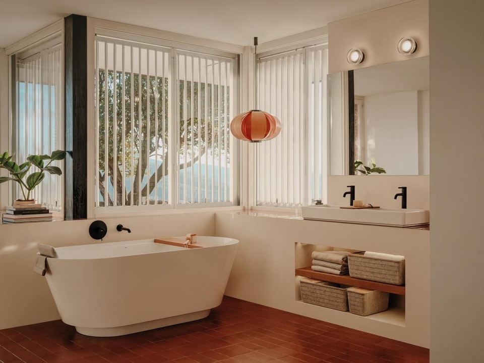 Tura bathroom in Off-white