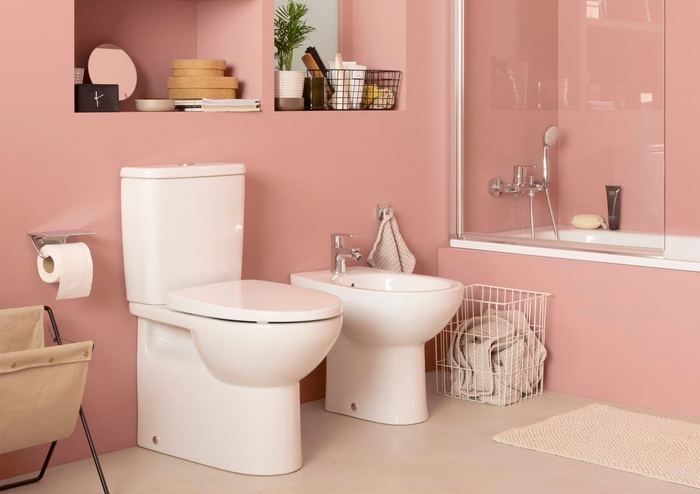Victoria close-coupled WC and bidet beside a bath