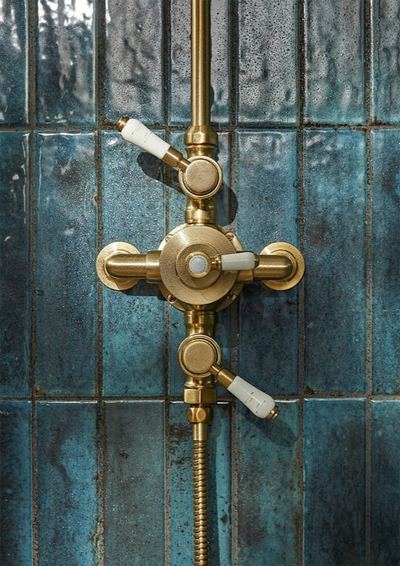 Keswick exposed shower valve with ceramic lever handles, detail
