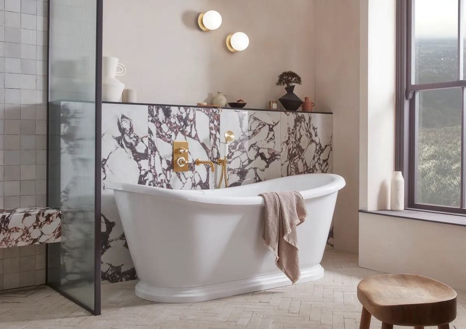 Keswick bathroom in Timeless Brushed Brass