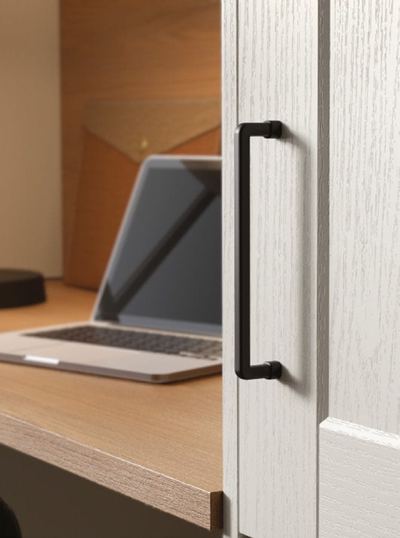 Kensington door and cabinet detail