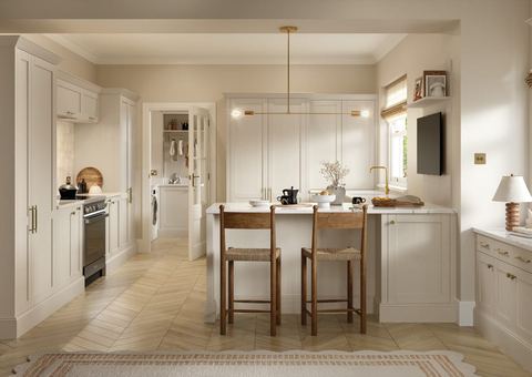 STORI Newcombe kitchen in Taupe Grey, a narrow shaker door