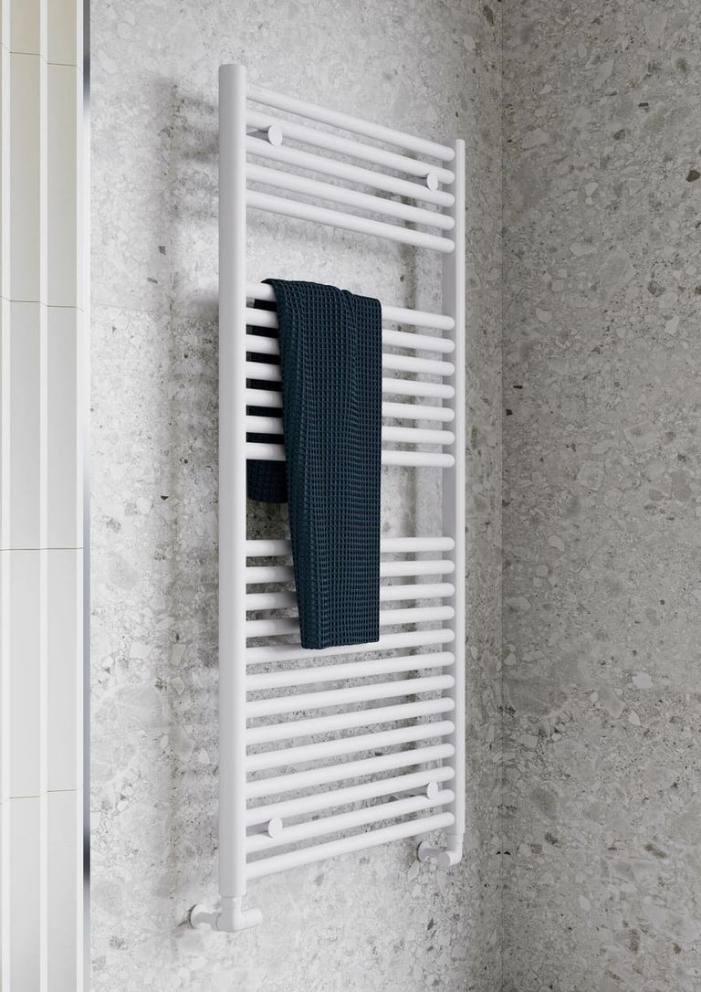 Mont tray in blanc with a Hugo towel rail