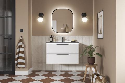 Oakley bathroom in Silk White with natural oak handles