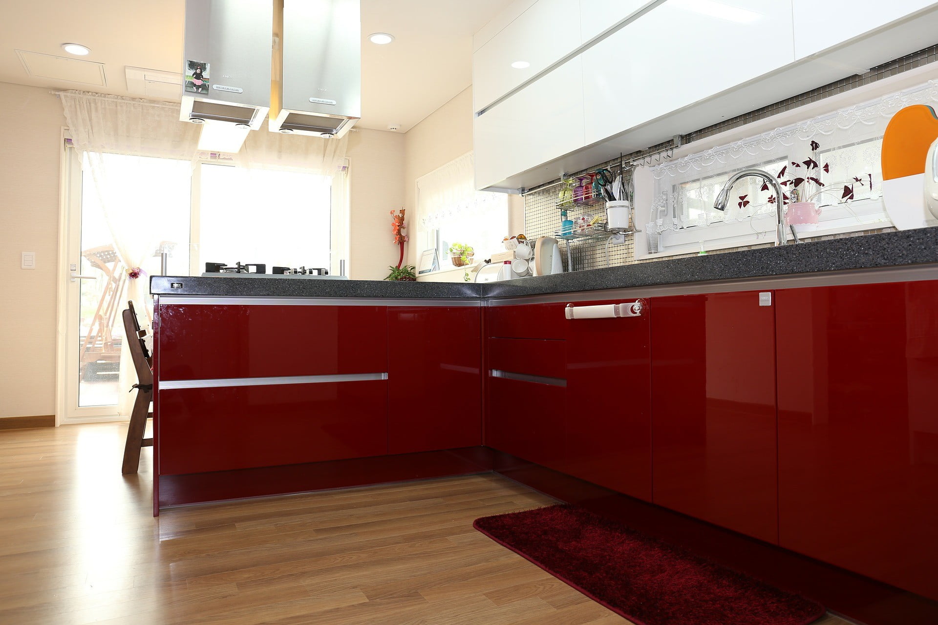 Using Red Kitchen Cabinets In A Contemporary Kitchen Homematas